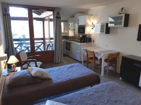 Studio confortable avec balcon, parking et WiFi à Brides-les-Bains - FR-1-512-149